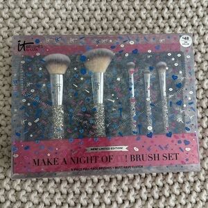 *NEW* Make a night of IT brush set from IT cosmetics
